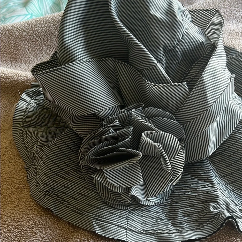 Foldable Elegant Women's Striped Hat in Black and White with flower on brim